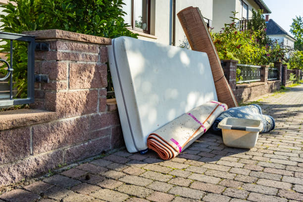 Commercial Cleanout Services in Meiners Oaks, CA